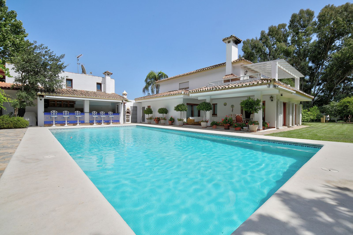 Nueva Milla de Oro, Estepona